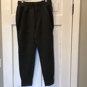men’s AE 24/7 jogger sz S